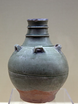南北朝青瓷六系盤口壺