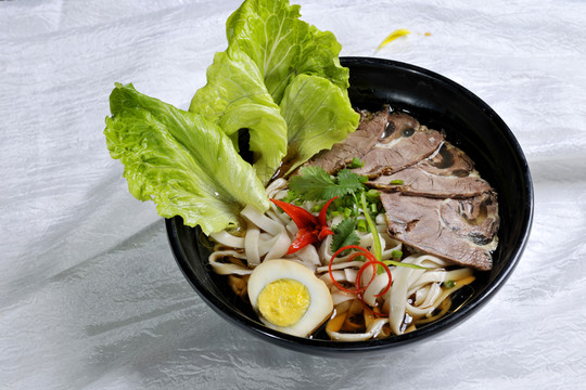 鹵肉面
