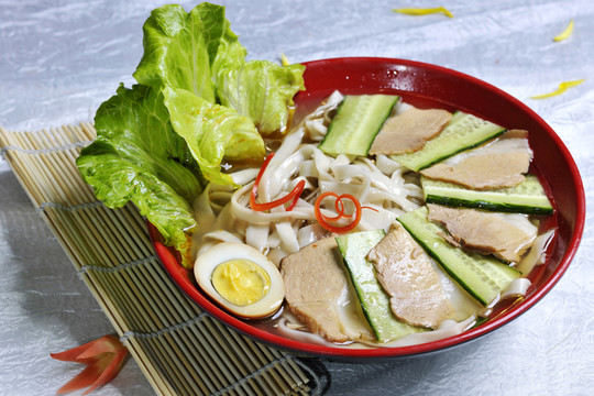鹵肉面