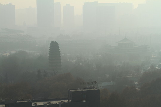 霧霾中的小雁塔