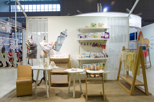 服裝店擺設(shè)設(shè)計