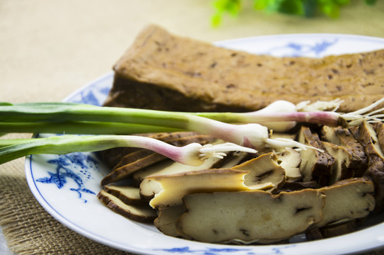 大蒜香干