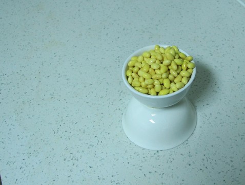 泡黃豆