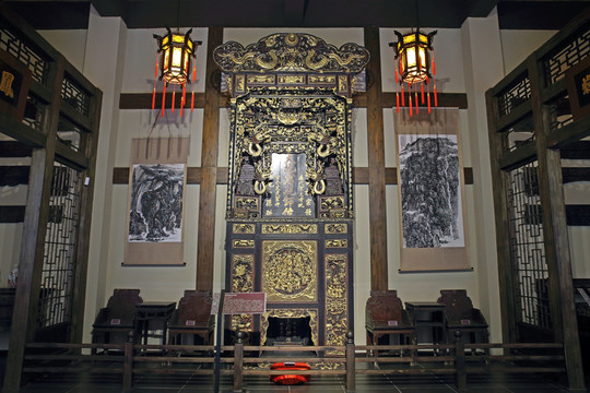 清代客廳滿金雕花家神龕