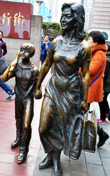 母子雕塑