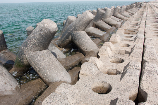 海堤扭工字梁