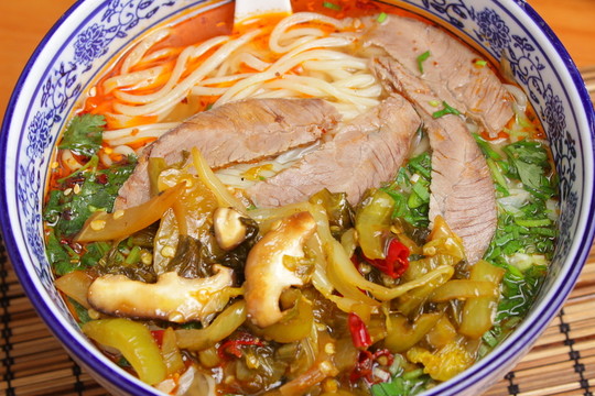 酸菜牛肉面