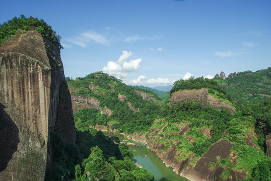 武夷山山峰溪流