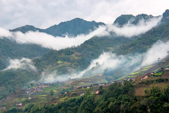 貢山獨(dú)龍江風(fēng)光
