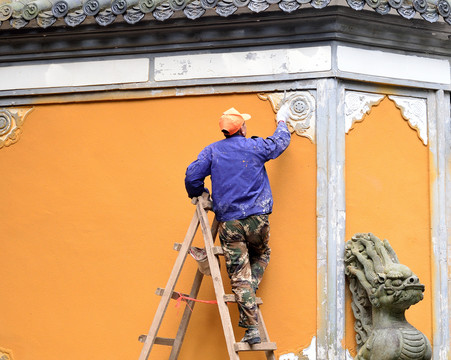 中國式園林建筑外墻施工現(xiàn)場