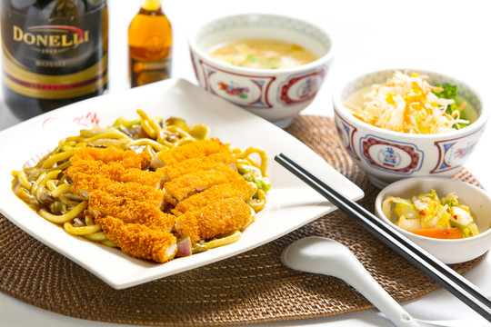 烏冬面雞排套餐蓋飯