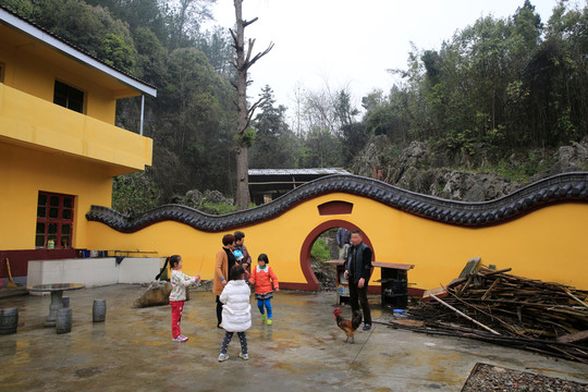 圍墻 寺廟 建筑 龍型 瓦脊