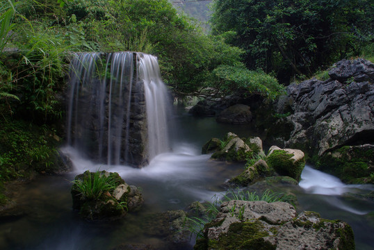 小溪流水