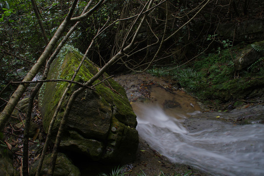 山澗流水