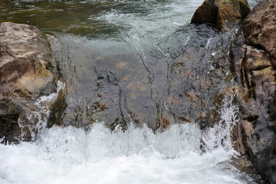 溪流山澗