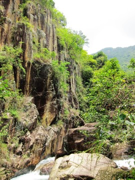 高山峭壁