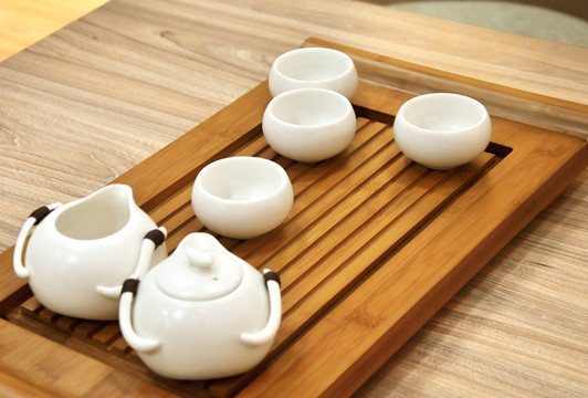 白色茶具