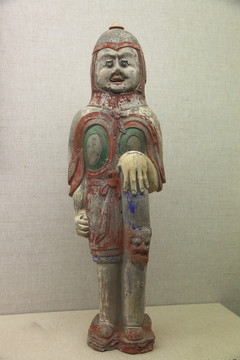 按盾武士俑