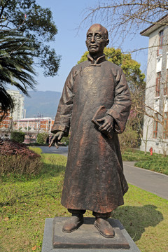 吳宓雕像