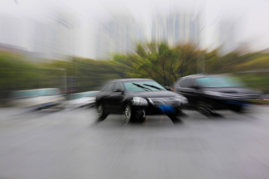 雨天小汽車