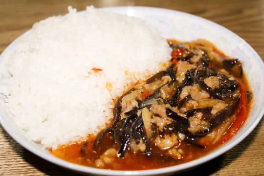 魚香肉絲 蓋澆飯