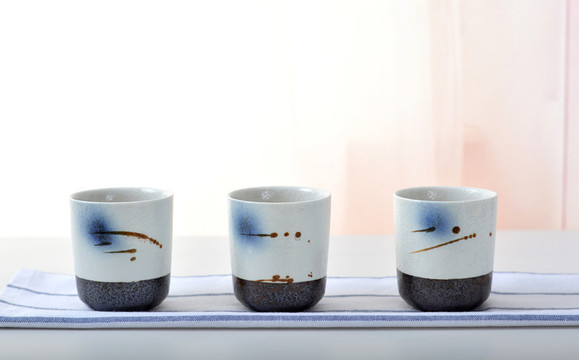 三個一列手繪茶杯