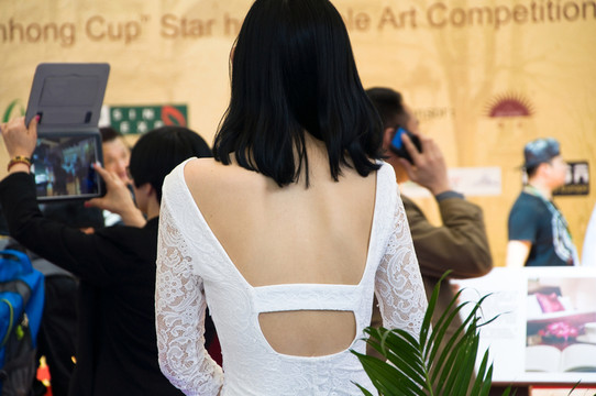 美女背影