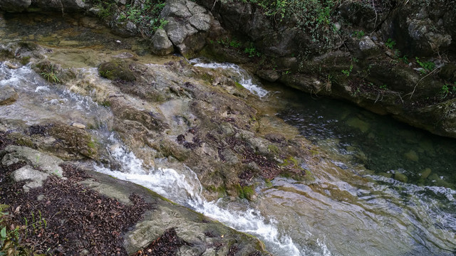 溪流山澗