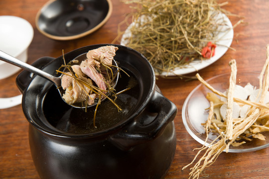 五葉神煲龍骨