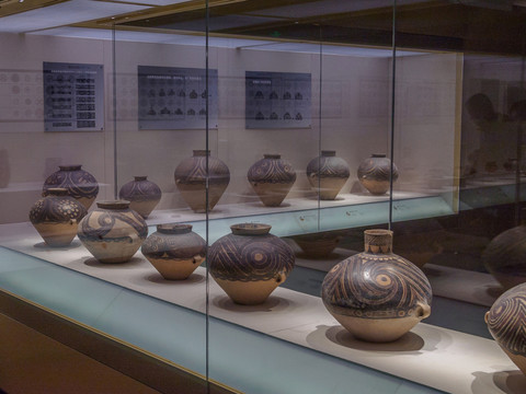 陶器展覽柜