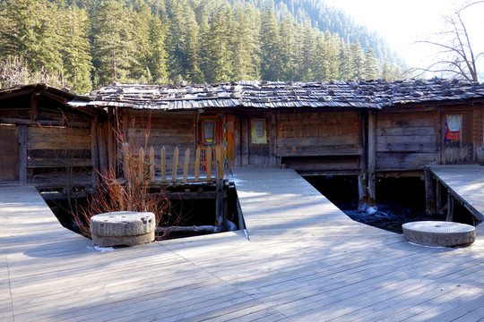 木屋 溪流 山溝 九寨溝