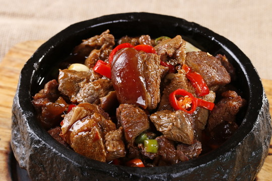 石鍋帶皮驢肉