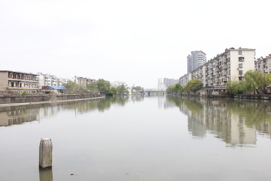 城市倒影