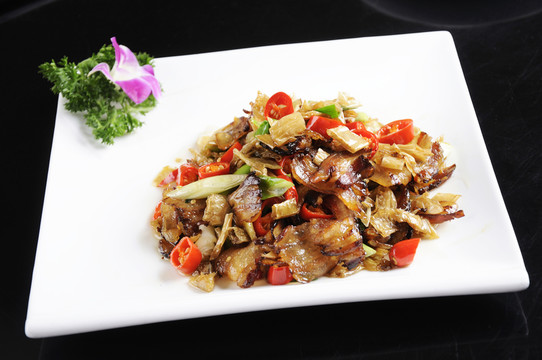 白辣椒炒風(fēng)吹肉