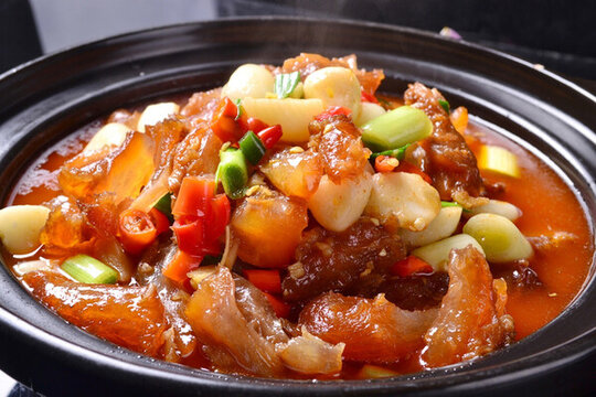 砂鍋牛筋煲-干鍋牛筋