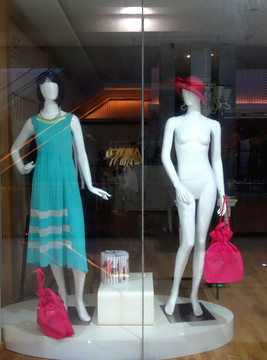 櫥窗 模特 服裝店