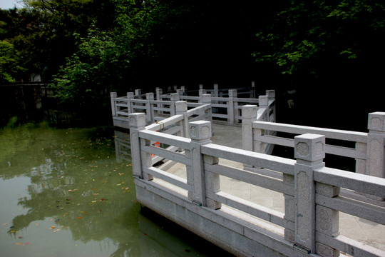 曲橋