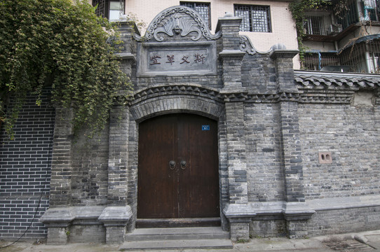老建筑大門