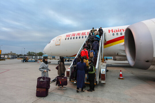 民航客機(jī) 機(jī)場(chǎng)登機(jī) 上飛機(jī)