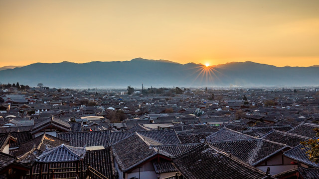 云南麗江日出全景