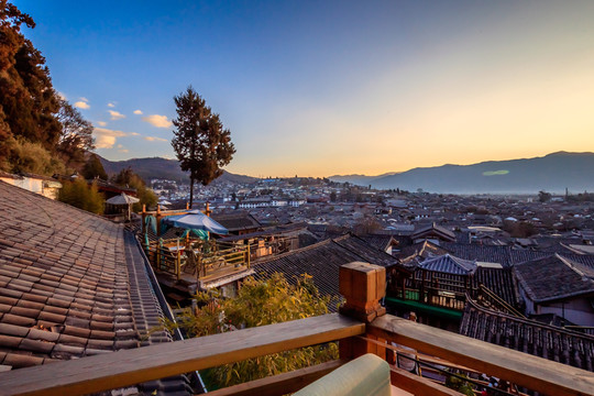 云南麗江日出全景