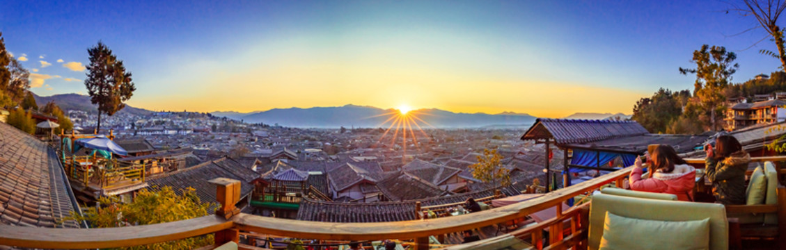 云南麗江日出全景