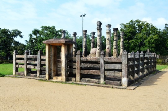 波隆納魯沃古城