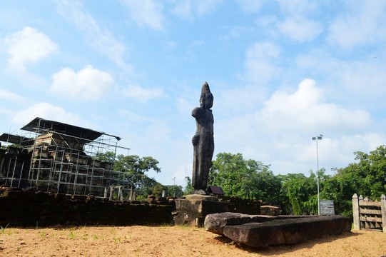波隆納魯沃古城