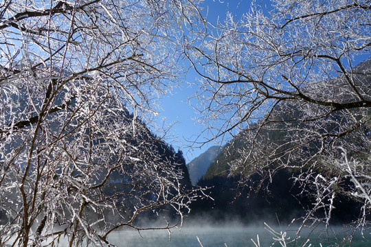 霧凇 雪花 藍(lán)天 山谷 水霧