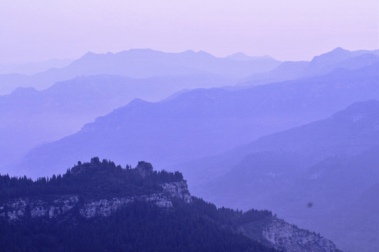 遠(yuǎn)山