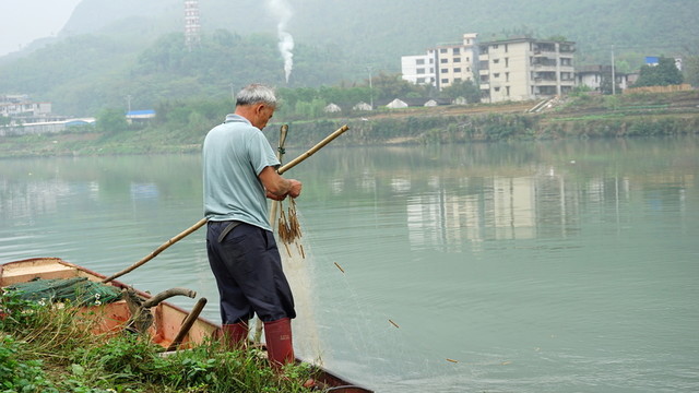 捕魚投網(wǎng)