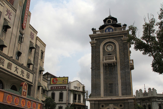 1942風(fēng)情街鐘樓