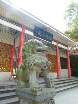 公園門口的石獅