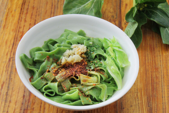 油潑菠菜面